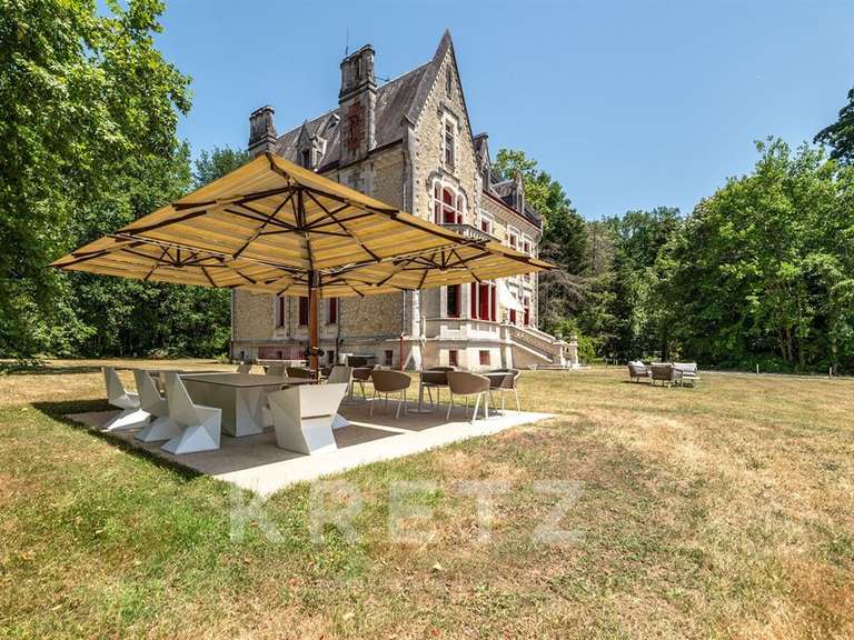 Château Mussidan - 9 chambres - 900m²