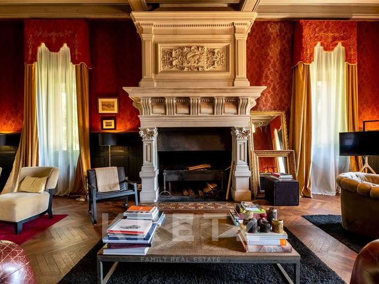 Château Mussidan - 9 chambres - 900m²