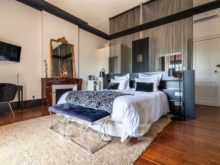 Château Mussidan - 9 chambres - 900m²