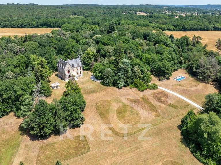 Château Mussidan - 9 chambres - 900m²