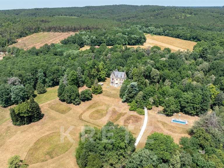 Château Mussidan - 9 chambres - 900m²