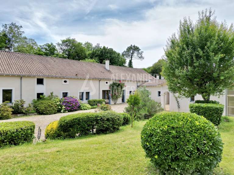 Propriété Mussidan - 3 chambres - 347m²
