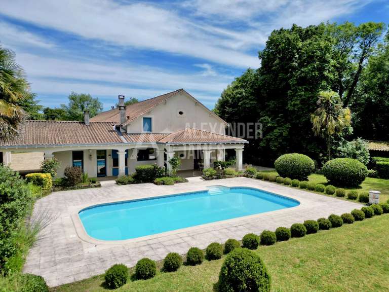 Propriété Mussidan - 3 chambres - 347m²