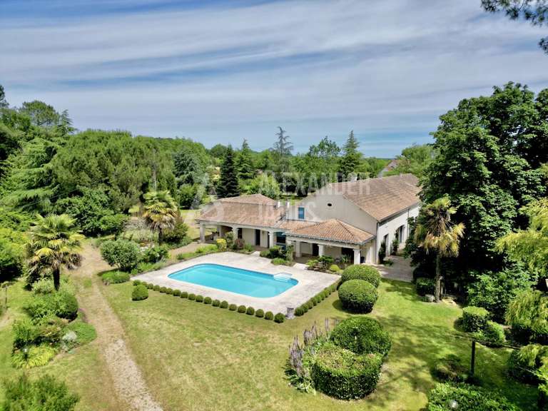 Propriété Mussidan - 3 chambres - 347m²