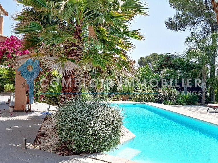 Maison Nages-et-Solorgues - 4 chambres - 200m²