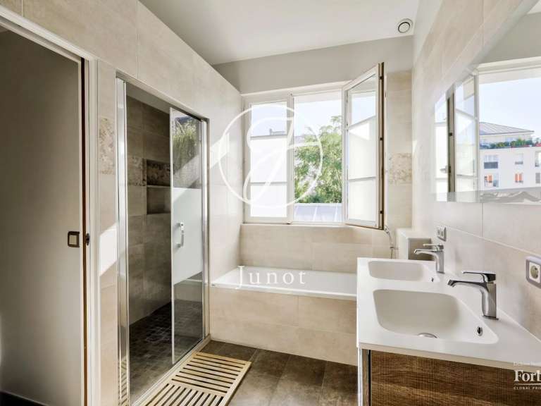 Maison Nanterre - 5 chambres - 337m²