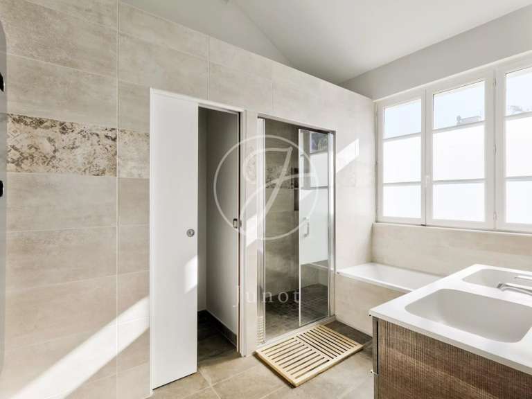 Maison Nanterre - 5 chambres - 337m²