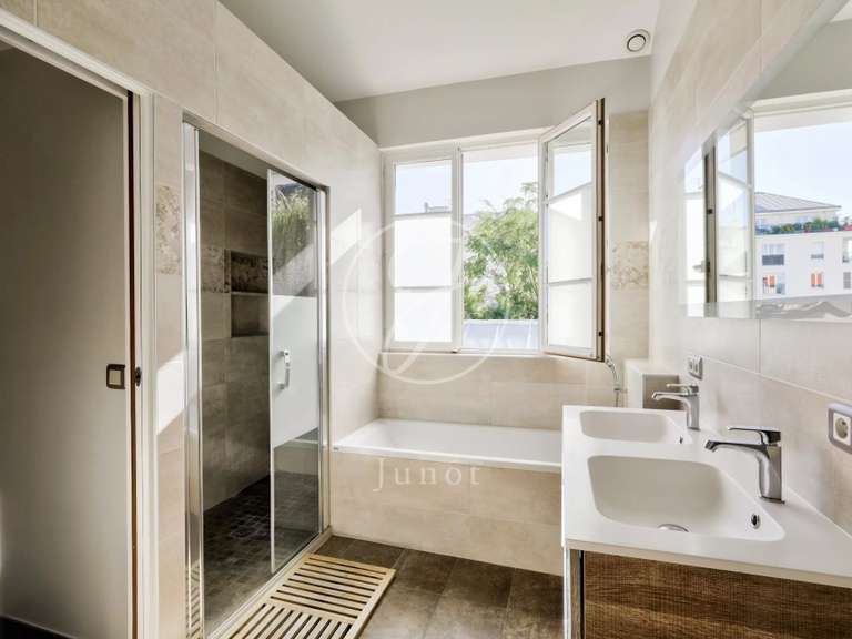 Maison Nanterre - 5 chambres - 337m²