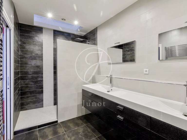 Maison Nanterre - 5 chambres - 337m²