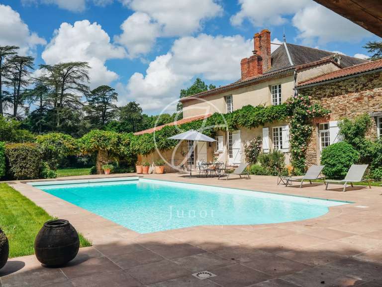 Castle Nantes - 5 bedrooms - 447m²