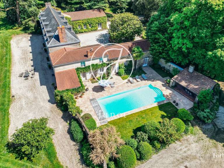 Castle Nantes - 5 bedrooms - 447m²