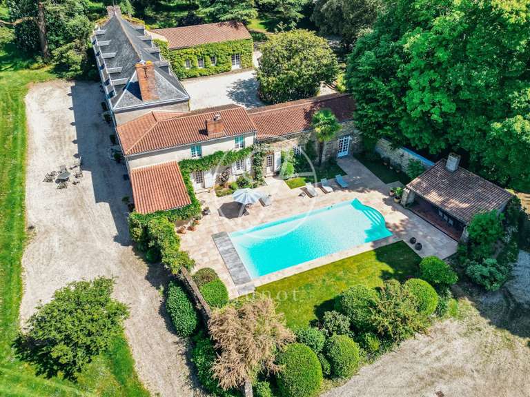 Castle Nantes - 5 bedrooms - 447m²