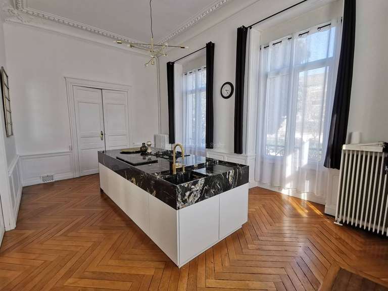 Maison Nantes - 12 chambres - 675m²