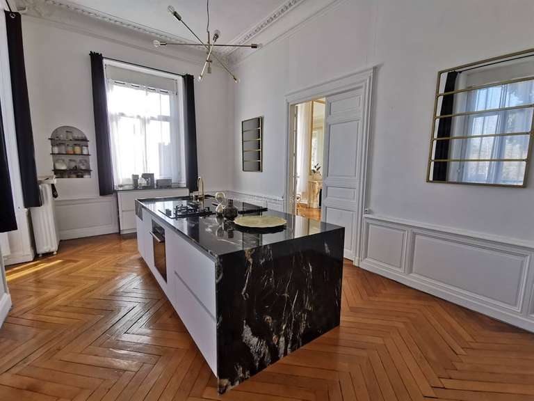 Maison Nantes - 12 chambres - 675m²