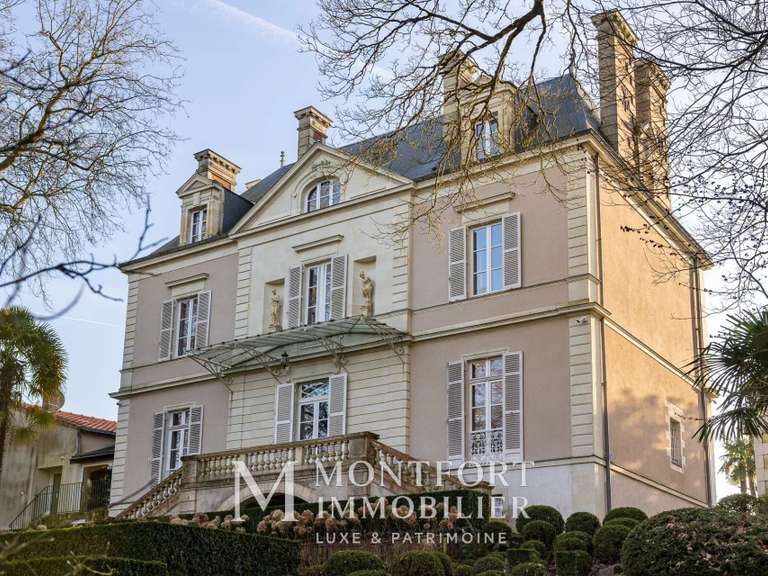 Maison Nantes - 8 chambres - 477m²