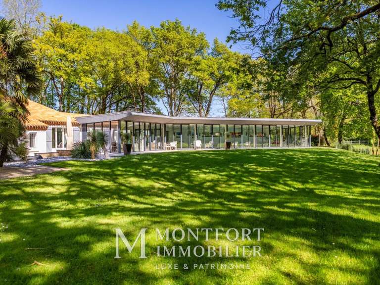 Maison Nantes - 4 chambres - 651m²