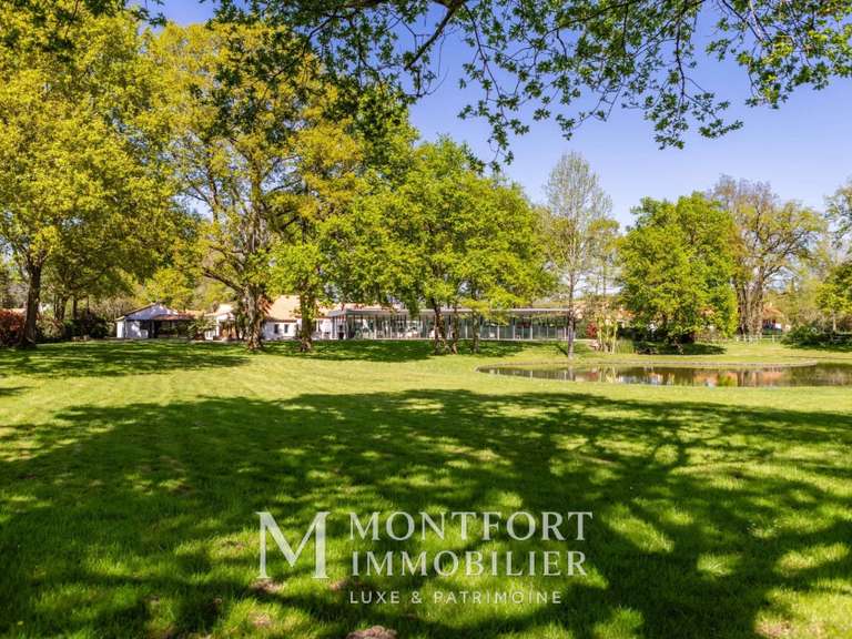 Maison Nantes - 4 chambres - 651m²