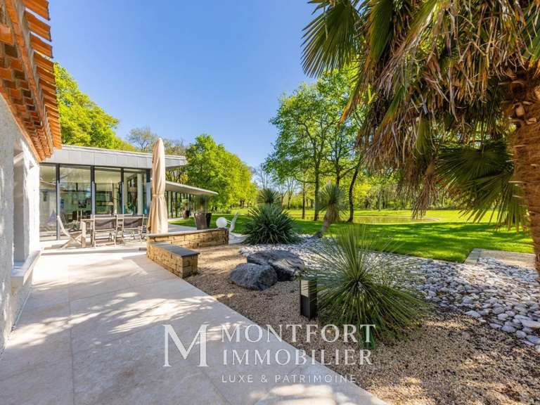 Maison Nantes - 4 chambres - 651m²