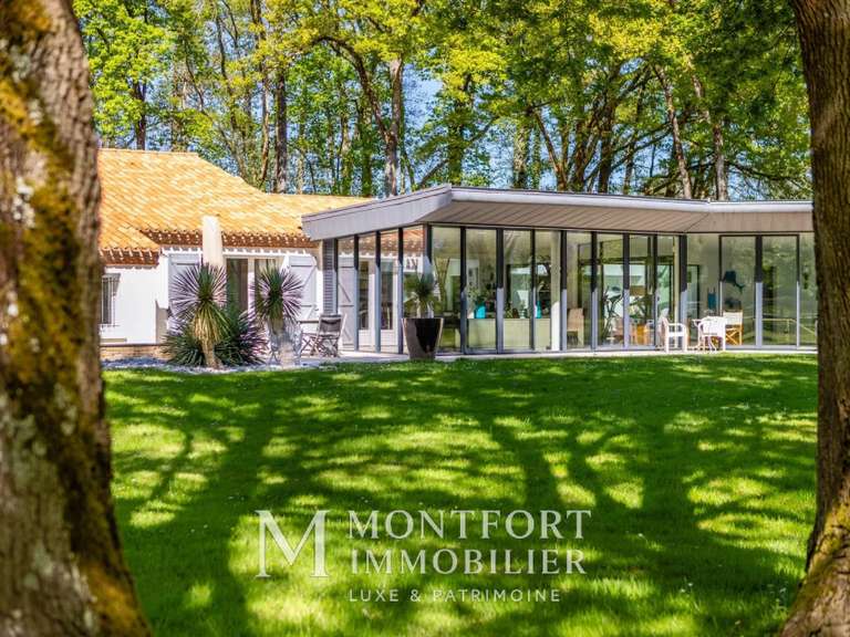 Maison Nantes - 4 chambres - 651m²