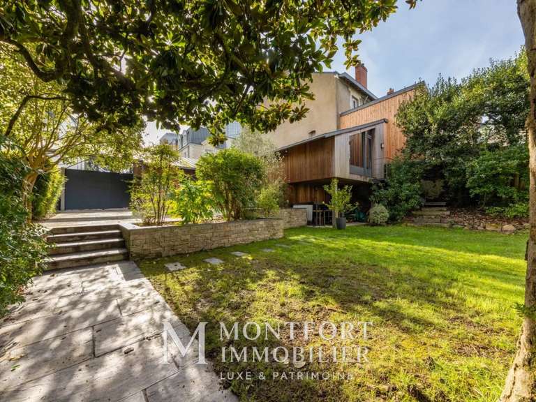 Maison Nantes - 6 chambres - 301m²