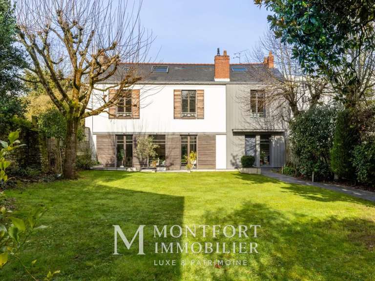 Maison Nantes - 6 chambres - 301m²