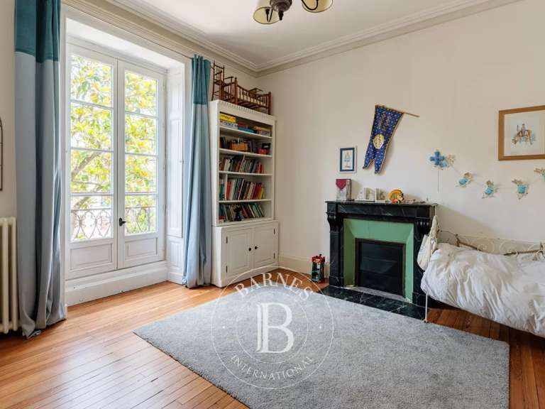 Maison Nantes - 9 chambres - 274m²