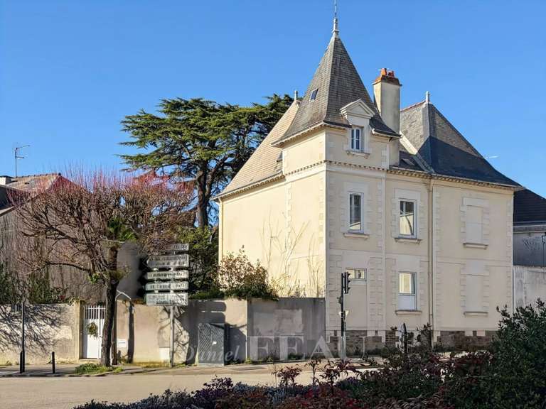 Maison Nantes - 6 chambres - 311m²