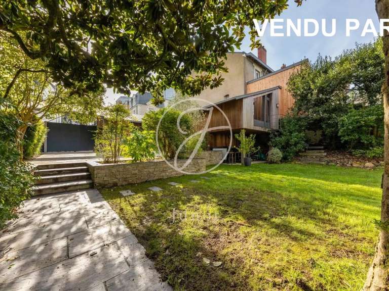 Maison Nantes - 6 chambres - 301m²