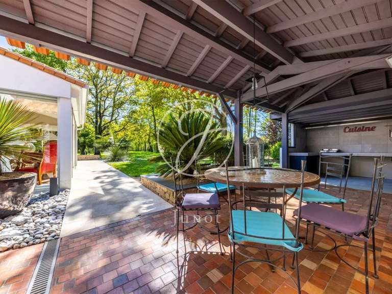 Maison Nantes - 4 chambres - 651m²