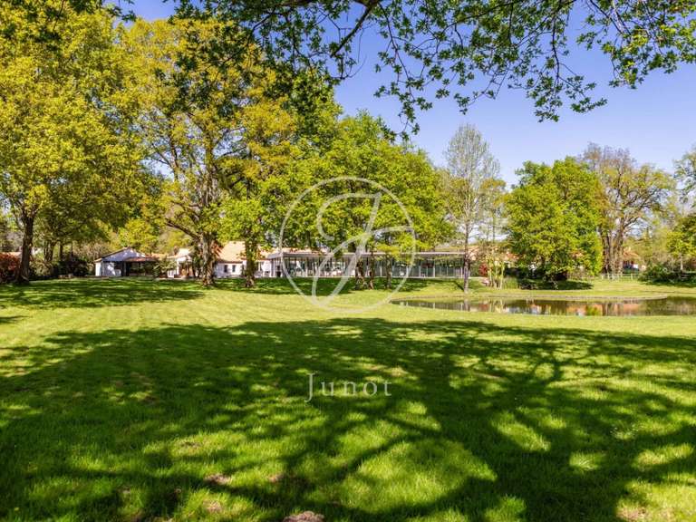 Maison Nantes - 4 chambres - 651m²