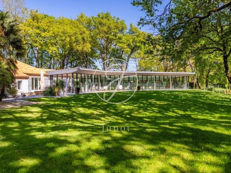 Maison Nantes - 4 chambres - 651m²