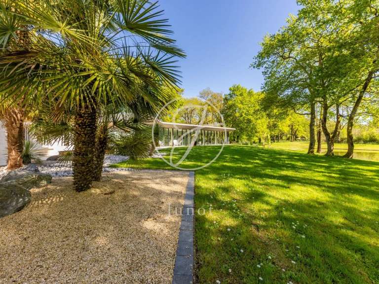 Maison Nantes - 4 chambres - 651m²