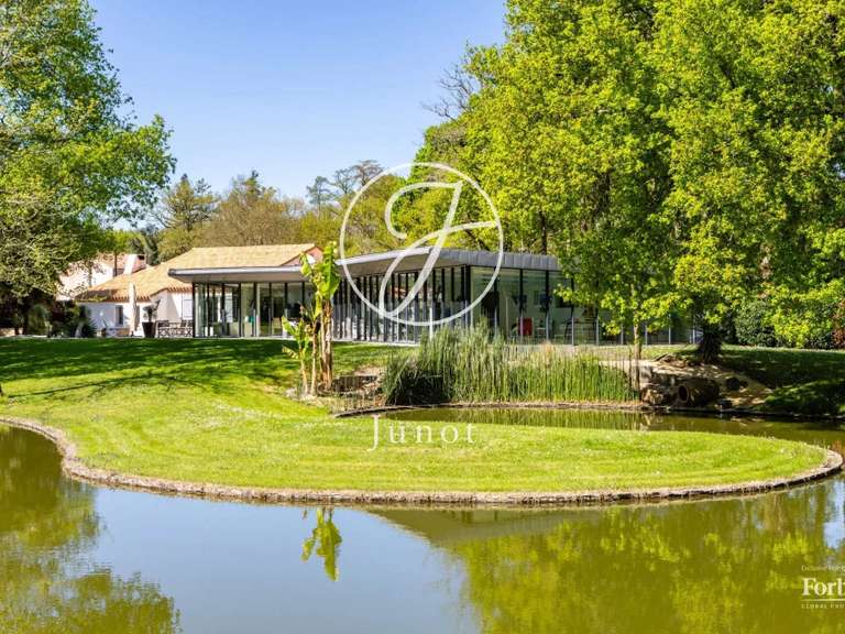 House Nantes - 4 bedrooms - 651m²