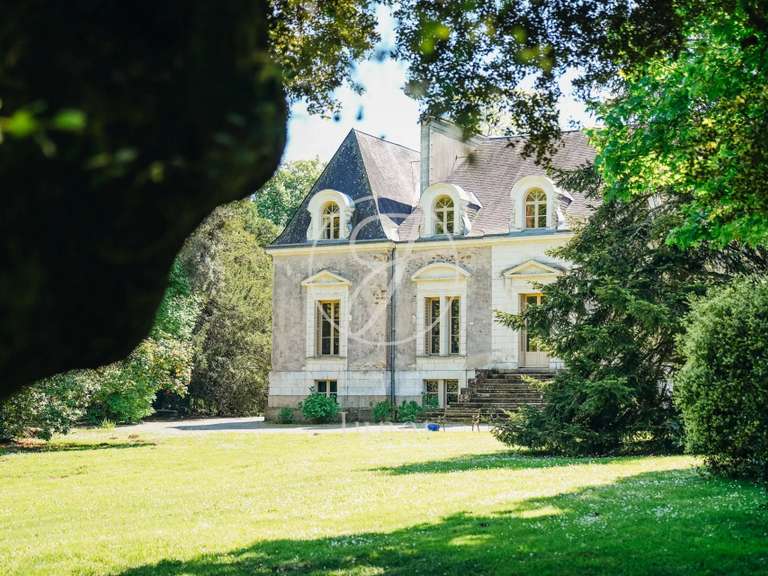 Maison Nantes - 10 chambres - 654m²