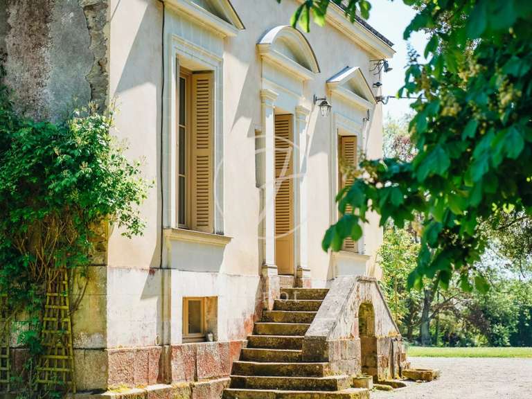 Maison Nantes - 10 chambres - 654m²