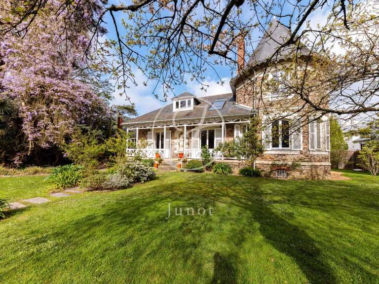 Maison Nantes - 4 chambres - 259m²