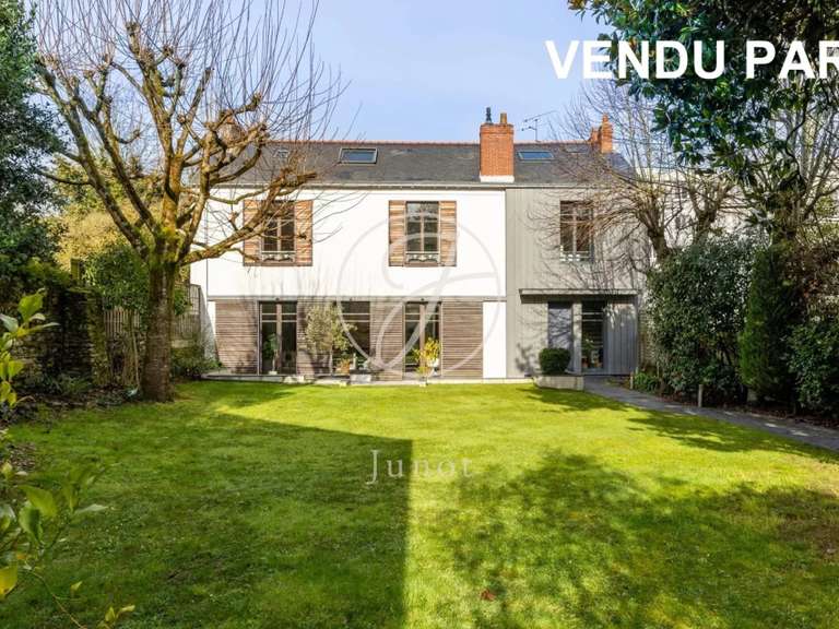 Maison Nantes - 6 chambres - 301m²