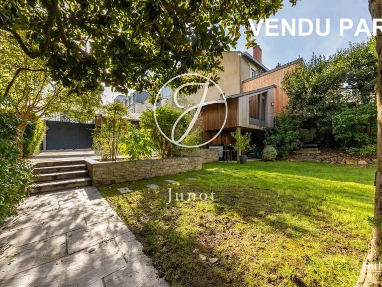 Maison Nantes - 6 chambres - 301m²