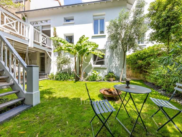 Maison Nantes - 6 chambres - 188m²