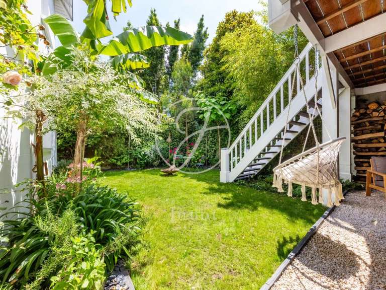 Maison Nantes - 6 chambres - 188m²