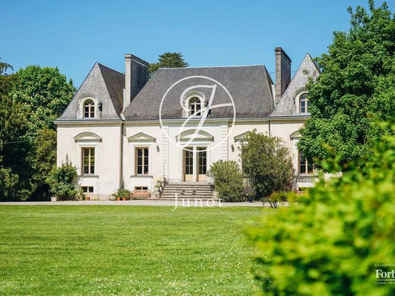 Maison Nantes - 10 chambres - 654m²