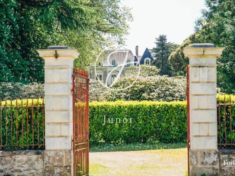 Maison Nantes - 10 chambres - 654m²