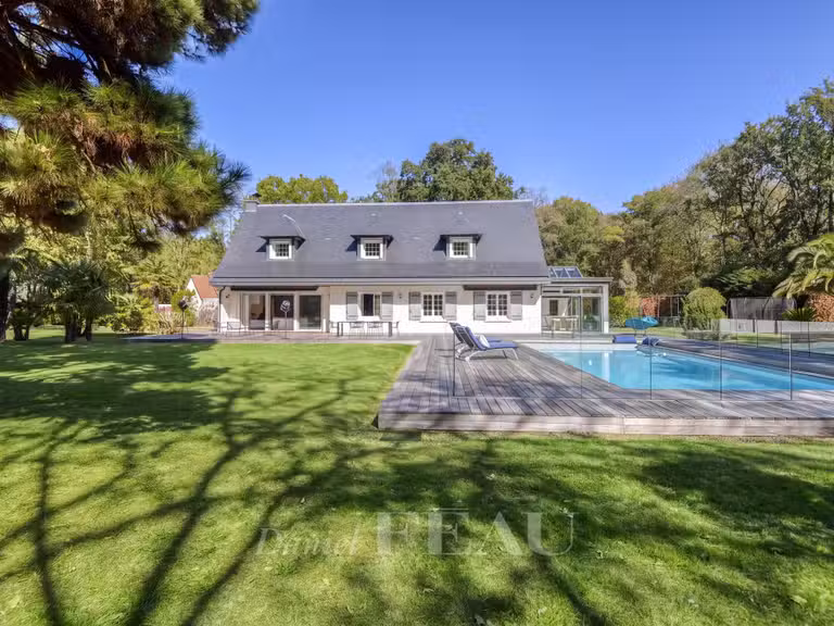 Maison Nantes - 4 chambres - 308m²
