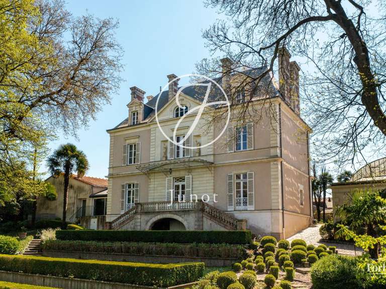 Propriété Nantes - 8 chambres - 477m²