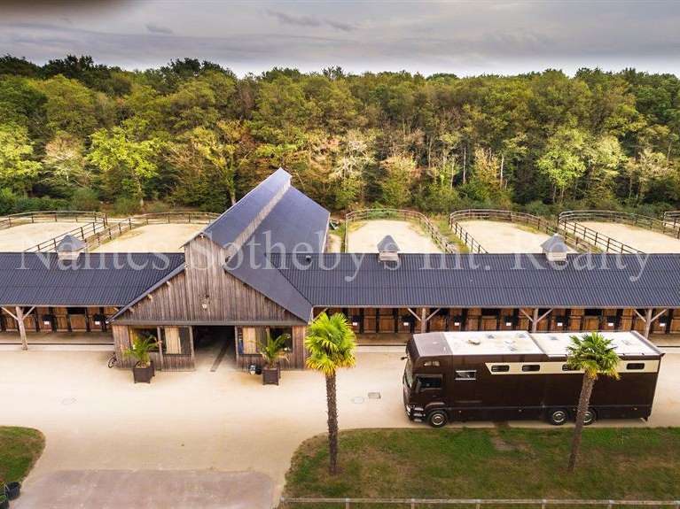 Equestrian property Nantes - 8 bedrooms - 1000m²