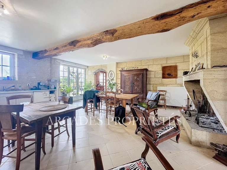 Propriété Naujan-et-Postiac - 13 chambres - 615m²