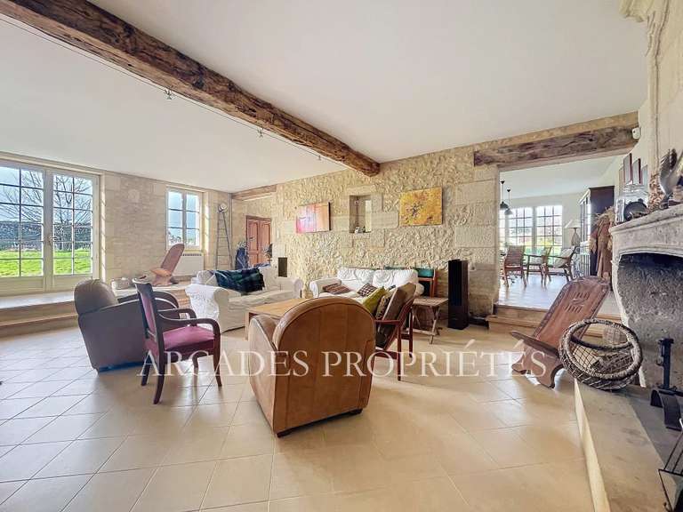 Propriété Naujan-et-Postiac - 13 chambres - 615m²