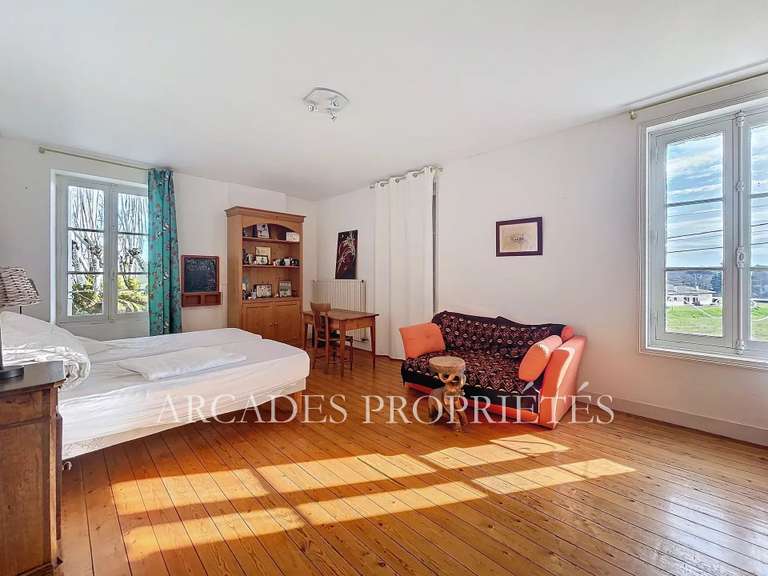 Propriété Naujan-et-Postiac - 13 chambres - 615m²