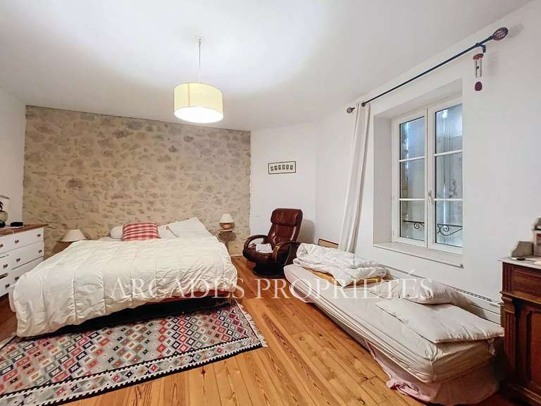 Propriété Naujan-et-Postiac - 13 chambres - 615m²