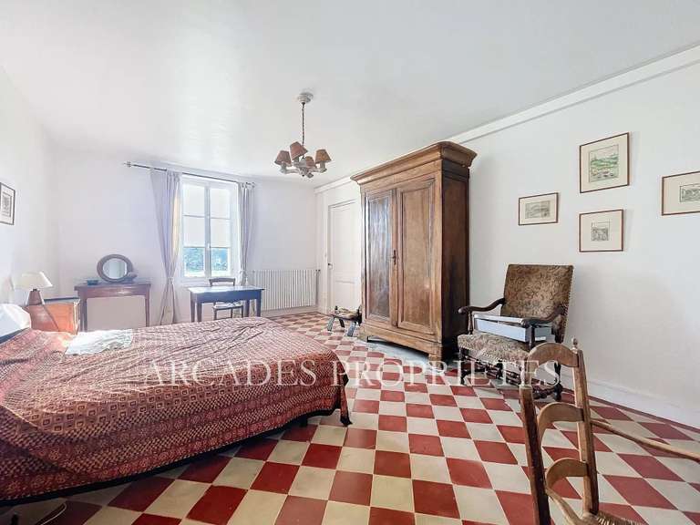 Propriété Naujan-et-Postiac - 13 chambres - 615m²